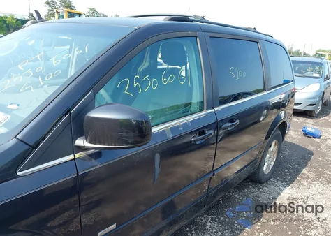 2008 Chrysler Town & Country Touring z USA, uszkodzony, nr VIN 2A8HR54P38R731576